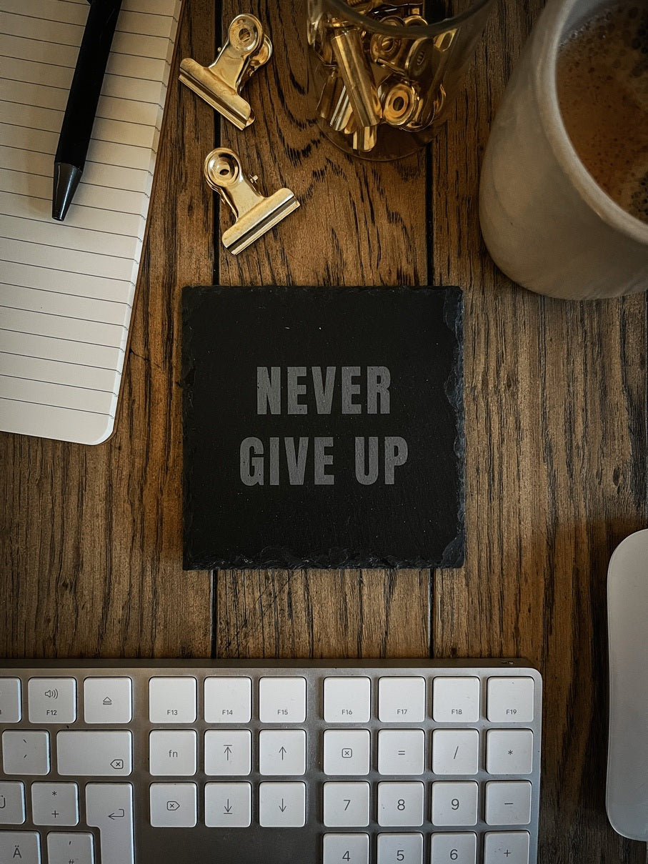 Work & Hustle Motivation Untersetzer aus Schiefer NEVER GIVE UP