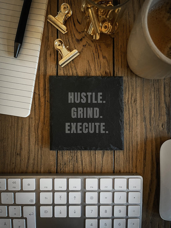 Work & Hustle Motivation Untersetzer aus Schiefer  HUSTLE GRIND EXECUTE